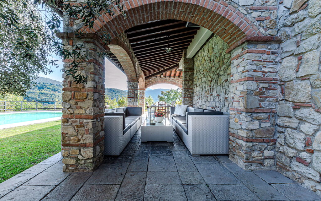 Villa Le Croci: Activities, Amenities, Balcony / Terrace / Patio, Building Exterior, Facilities, Main Entrance, Pool, Room Detail, Spring, Summer