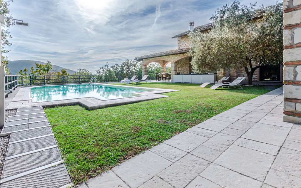 Villa Le Croci: Activities, Amenities, Balcony / Terrace / Patio, Building Exterior, Facilities, Main Entrance, Pool, Room Detail, Spring, Summer