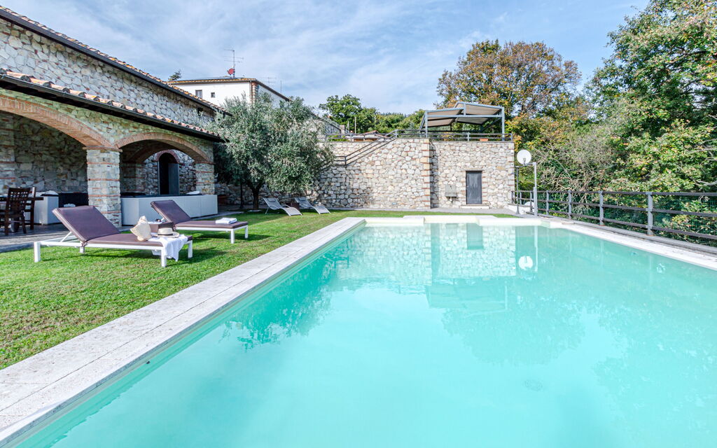 Villa Le Croci: Activities, Amenities, Balcony / Terrace / Patio, Building Exterior, Facilities, Main Entrance, Pool, Room Detail, Spring, Summer