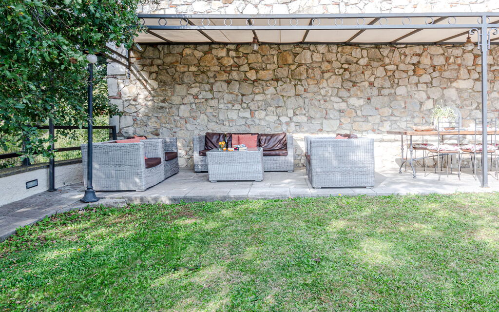 Villa Le Croci: Activities, Amenities, Balcony / Terrace / Patio, Building Exterior, Facilities, Main Entrance, Pool, Room Detail, Spring, Summer