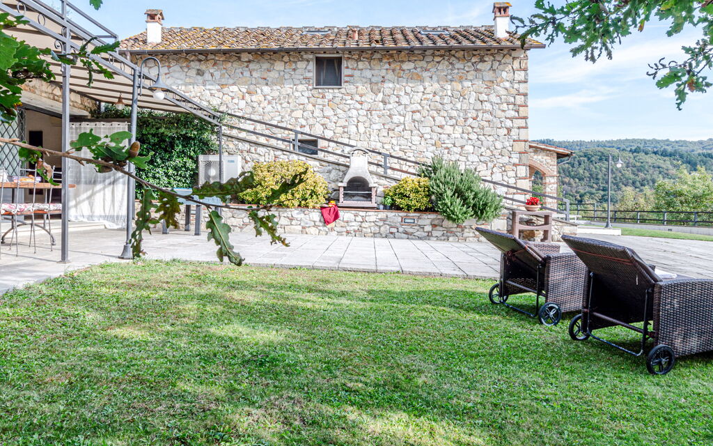 Villa Le Croci: Activities, Amenities, Balcony / Terrace / Patio, Building Exterior, Facilities, Main Entrance, Pool, Room Detail, Spring, Summer