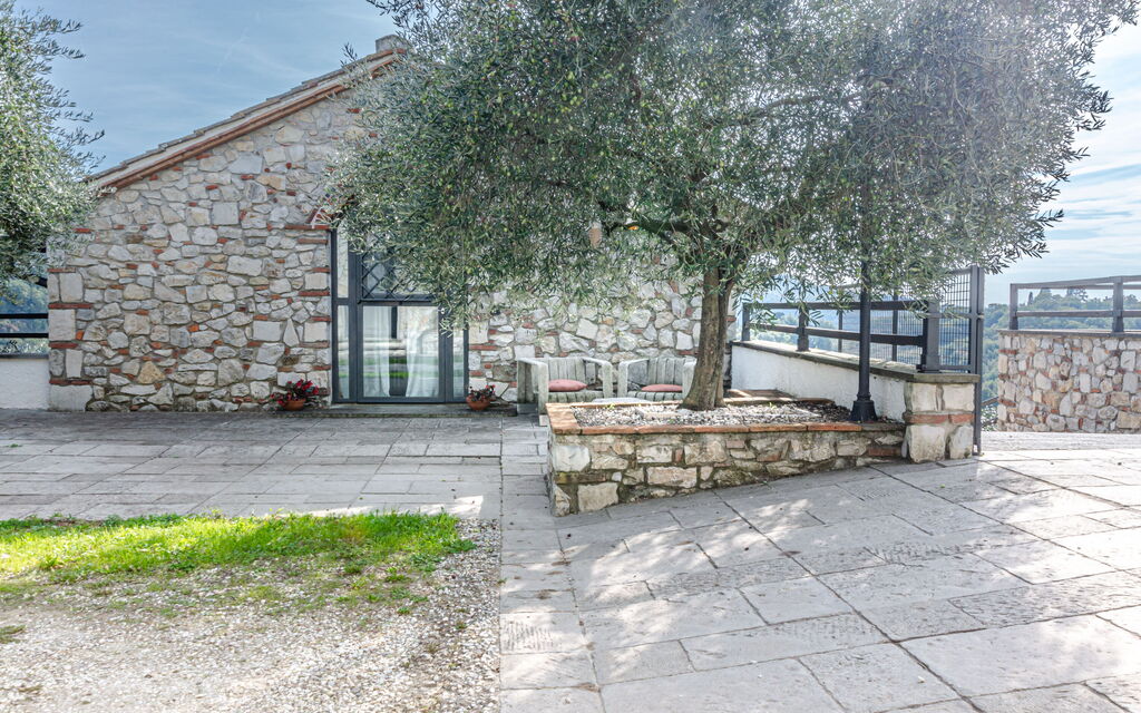 Villa Le Croci: Activities, Amenities, Balcony / Terrace / Patio, Building Exterior, Facilities, Main Entrance, Pool, Room Detail, Spring, Summer