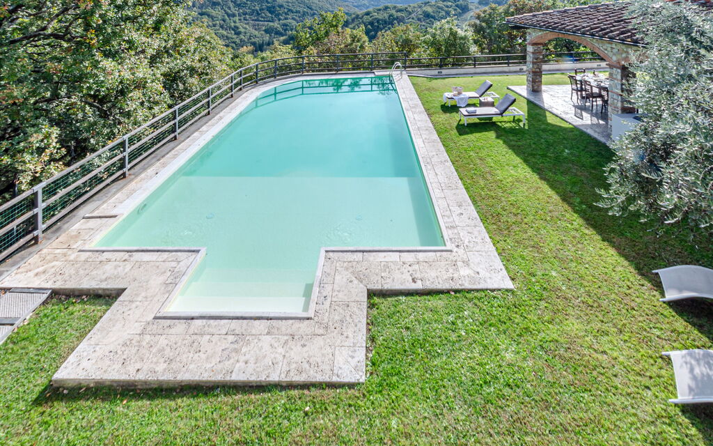 Villa Le Croci: Activities, Amenities, Balcony / Terrace / Patio, Building Exterior, Facilities, Main Entrance, Pool, Room Detail, Spring, Summer