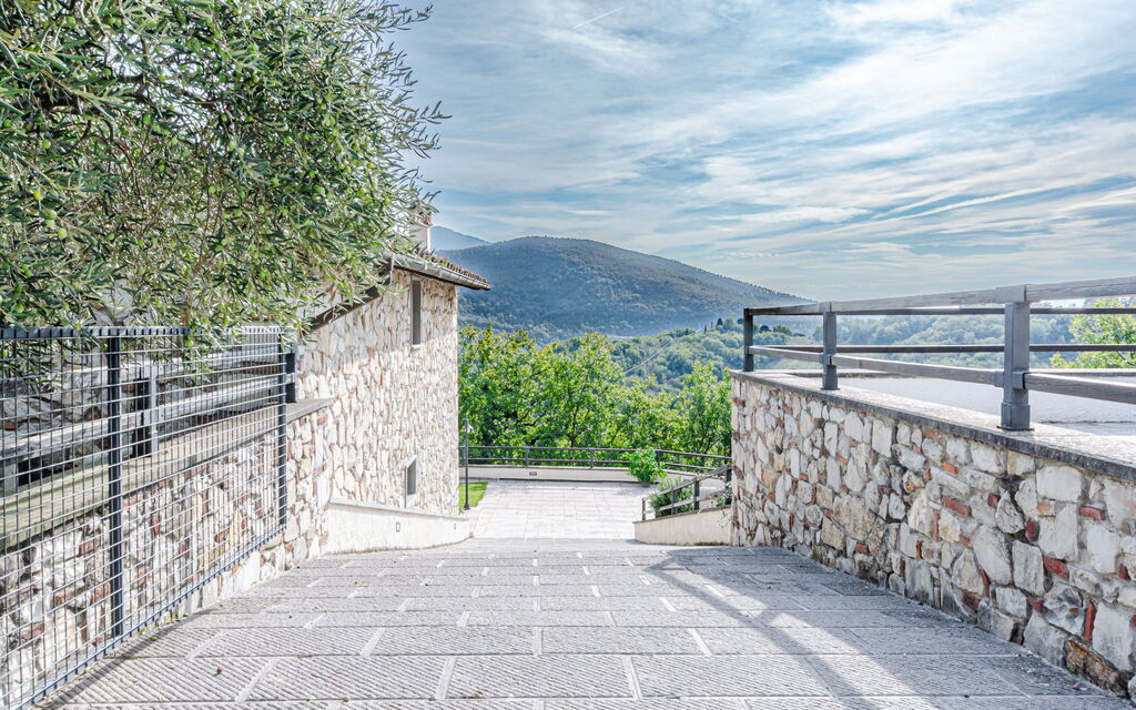 Villa Le Croci: Activities, Amenities, Balcony / Terrace / Patio, Building Exterior, Facilities, Main Entrance, Pool, Room Detail, Spring, Summer