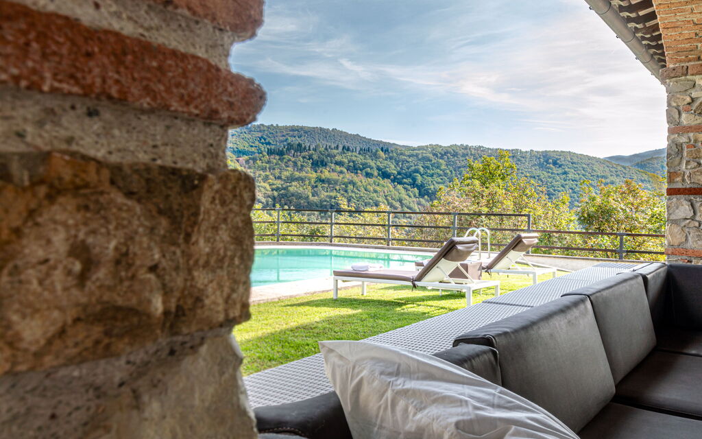 Villa Le Croci: Activities, Amenities, Balcony / Terrace / Patio, Building Exterior, Facilities, Main Entrance, Pool, Room Detail, Spring, Summer