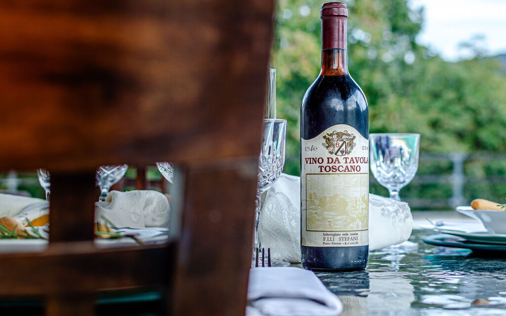 Villa Le Croci: Activities, Amenities, Balcony / Terrace / Patio, Building Exterior, Facilities, Main Entrance, Pool, Room Detail, Spring, Summer