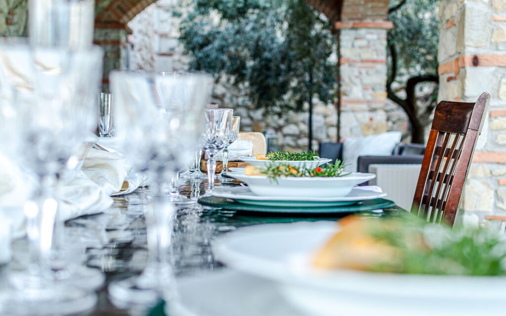 Villa Le Croci: Activities, Amenities, Balcony / Terrace / Patio, Building Exterior, Facilities, Main Entrance, Pool, Room Detail, Spring, Summer