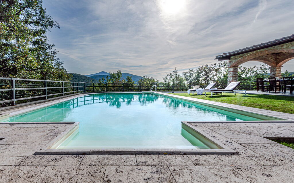 Villa Le Croci: Activities, Amenities, Balcony / Terrace / Patio, Building Exterior, Facilities, Main Entrance, Pool, Room Detail, Spring, Summer