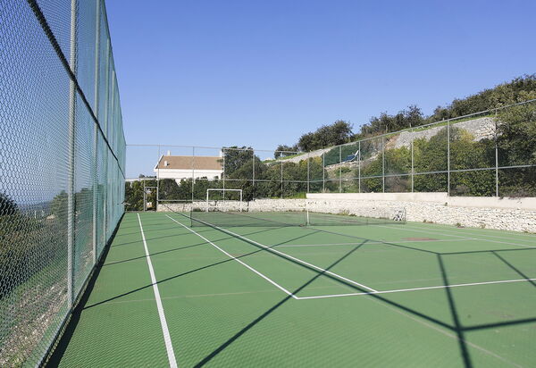 Villa Infinity: Amenities, Pool, Room Detail, Spring