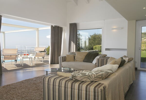 Villa Infinity: Amenities, Pool, Room Detail, Spring