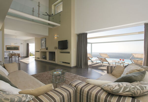 Villa Infinity: Amenities, Pool, Room Detail, Spring