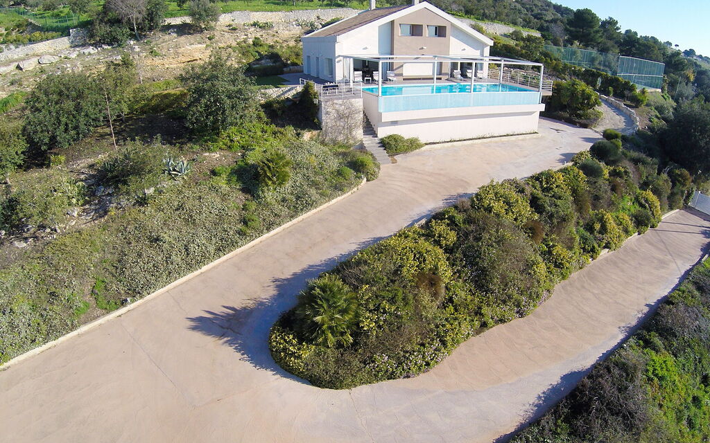 Villa Infinity: Caratteristiche, Dettagli della stanza, Piscina, Primavera