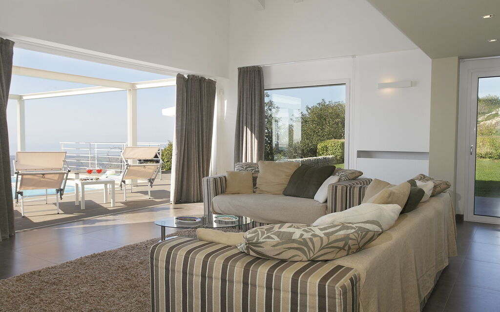 Villa Infinity: Caratteristiche, Dettagli della stanza, Piscina, Primavera