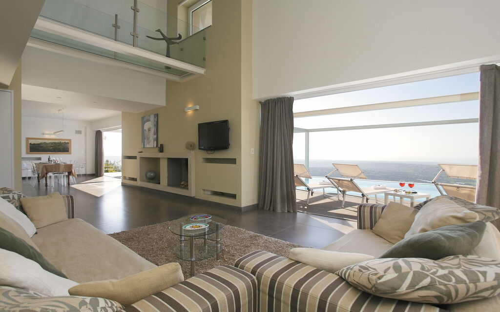 Villa Infinity: Caratteristiche, Dettagli della stanza, Piscina, Primavera