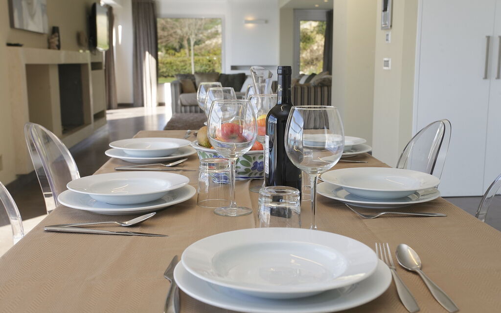 Villa Infinity: Caratteristiche, Dettagli della stanza, Piscina, Primavera