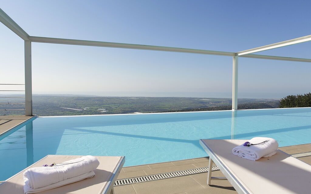 Villa Infinity: Caratteristiche, Dettagli della stanza, Piscina, Primavera