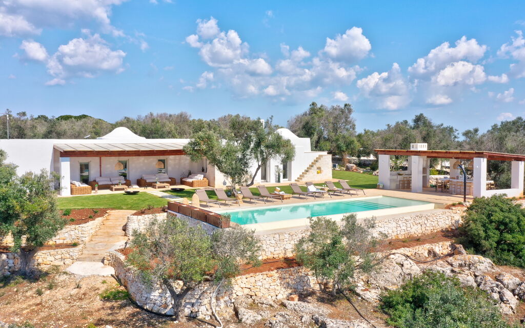 Villa Trullo Il Pajaro: Activities, Amenities, Balcony / Terrace / Patio, Building Exterior, Garden, Kitchen, Main Entrance, Pool, Spring, Summer