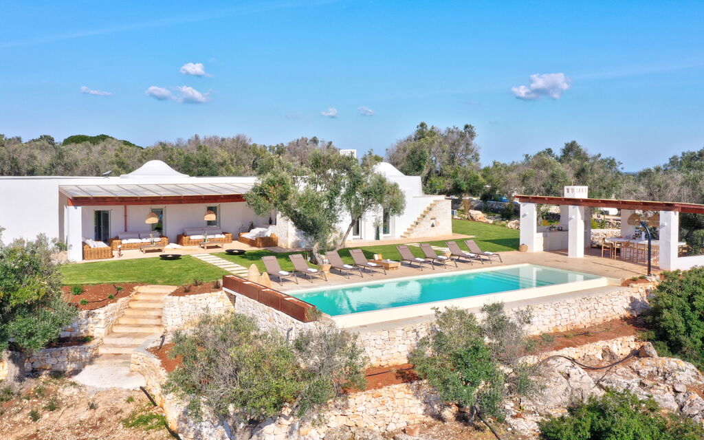 Villa Trullo Il Pajaro: Activities, Amenities, Balcony / Terrace / Patio, Building Exterior, Garden, Kitchen, Main Entrance, Pool, Spring, Summer