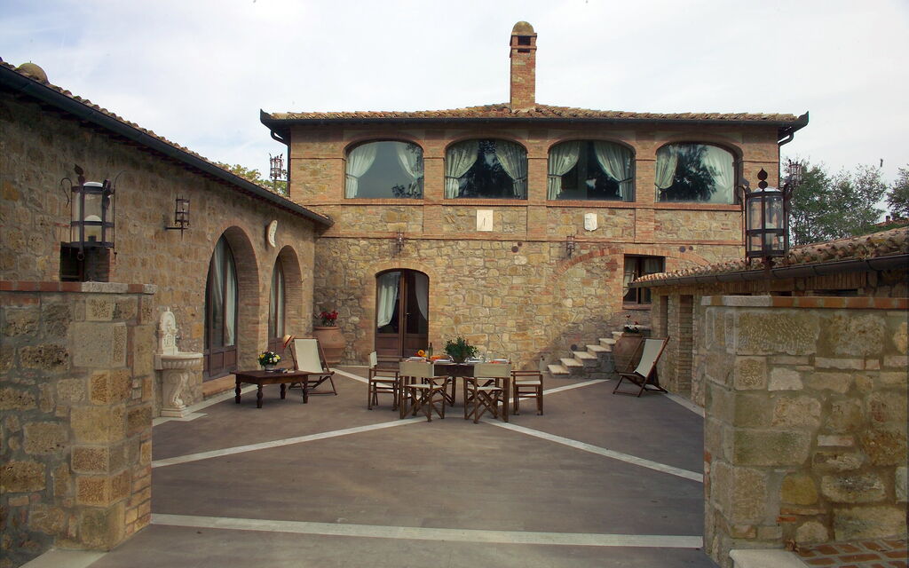 Villa Fontanini: Activities, Amenities, Building Exterior, Main Entrance, Pool, Spring, Summer