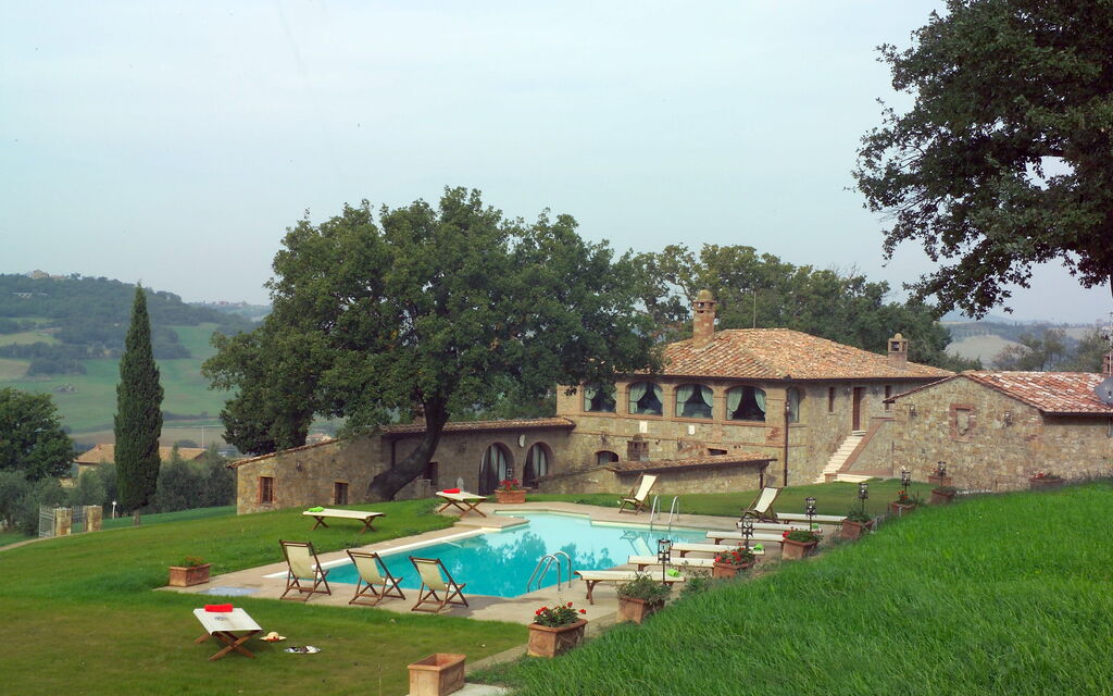 Villa Fontanini: Activities, Amenities, Building Exterior, Main Entrance, Pool, Spring, Summer