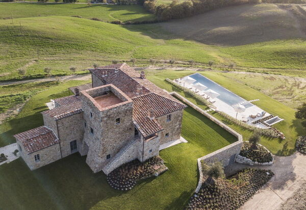 Villa Tessaroni: all'aperto, Attività, Balcone / Terrazza / Patio, Benessere, Camera da letto, Caratteristiche, Entrata Principale, Estate, Esterni, Idromassaggio, Primavera, Shopping