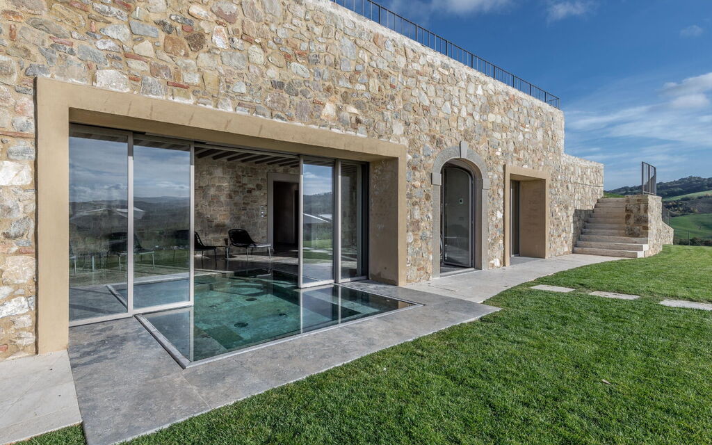 Villa Tessaroni: all'aperto, Attività, Balcone / Terrazza / Patio, Benessere, Camera da letto, Caratteristiche, Entrata Principale, Estate, Esterni, Idromassaggio, Primavera, Shopping