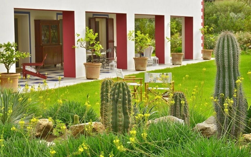 Villa Rossa: Attività, Bagno, Balcone / Terrazza / Patio, Caratteristiche, Estate, Esterni, Giardino, Piscina, Primavera