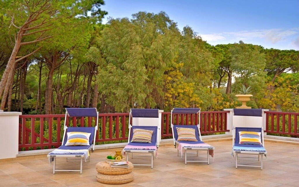 Villa Rossa: Attività, Bagno, Balcone / Terrazza / Patio, Caratteristiche, Estate, Esterni, Giardino, Piscina, Primavera