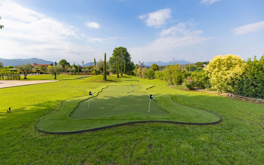 Villa Mocasina: Attività, Balcone / Terrazza / Patio, Benessere, Caratteristiche, Estate, Esterni, Golf, Piscina, Primavera