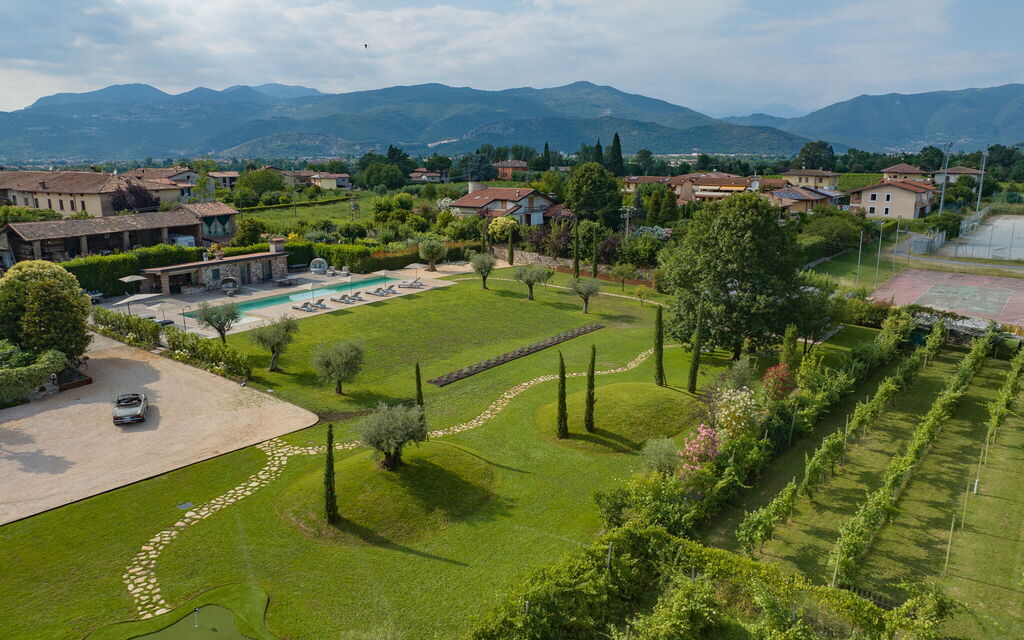 Villa Mocasina: Attività, Balcone / Terrazza / Patio, Benessere, Caratteristiche, Estate, Esterni, Golf, Piscina, Primavera