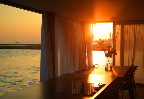 Venice Escape Water Loft
