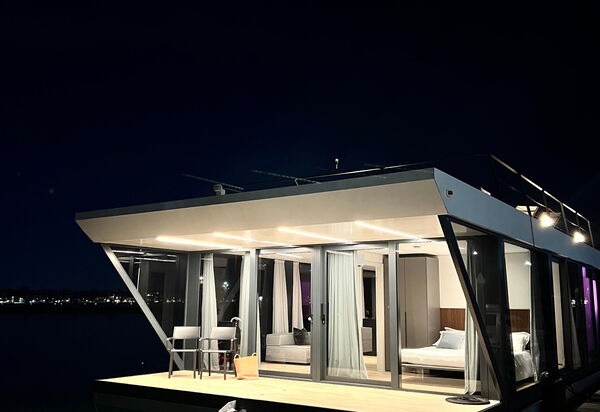 Venice Escape Water Loft: Balcony / Terrace / Patio, Building Exterior, Outdoor, Spring, Summer, Wellness