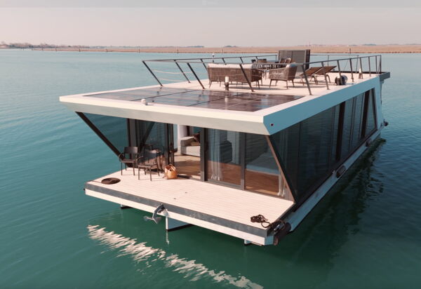 Venice Escape Water Loft: Balcony / Terrace / Patio, Building Exterior, Outdoor, Spring, Summer, Wellness