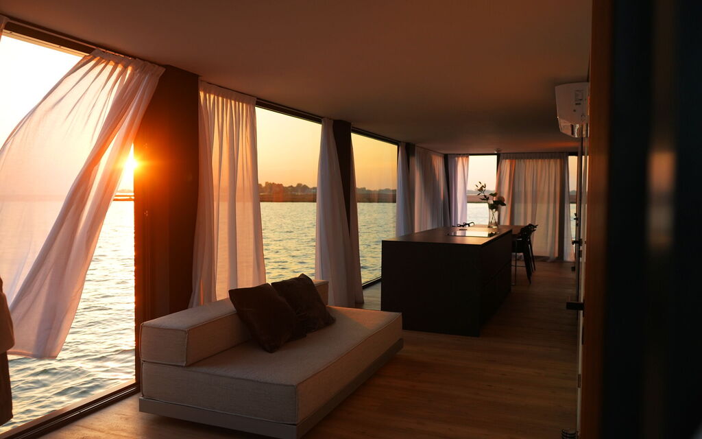 Venice Escape Water Loft