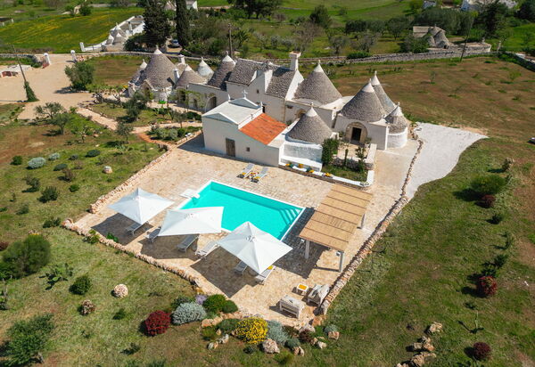 Villa Macchie: Activities, Balcony / Terrace / Patio, Building Exterior, Garden, Main Entrance, Pool, Spring, Wellness