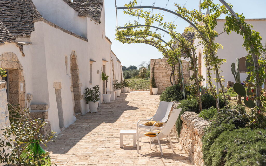 Villa Macchie: Activities, Balcony / Terrace / Patio, Building Exterior, Garden, Main Entrance, Pool, Spring, Wellness
