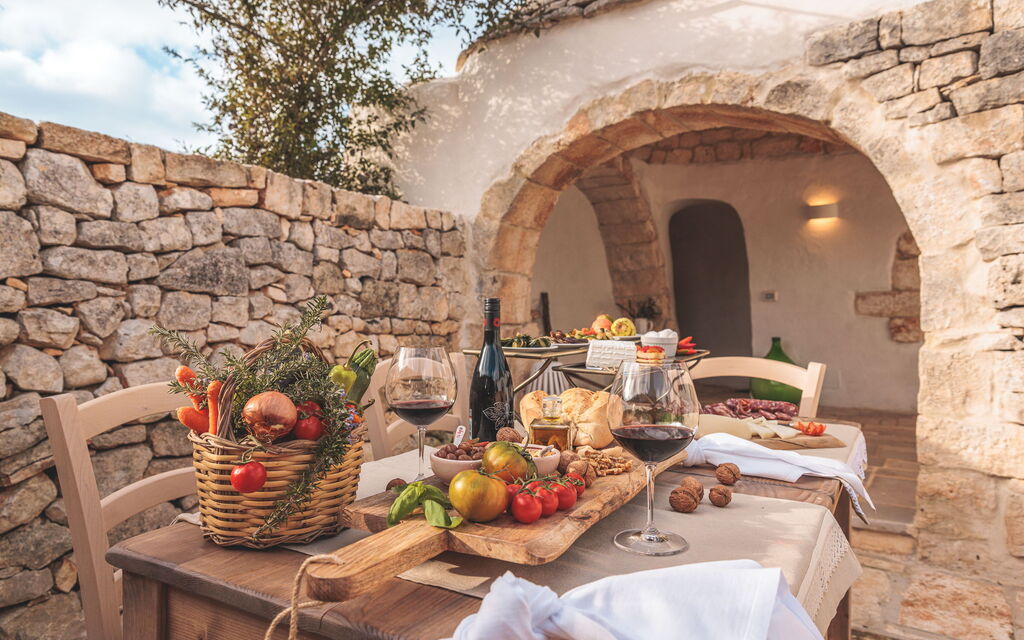 Villa Macchie: Activities, Balcony / Terrace / Patio, Building Exterior, Garden, Main Entrance, Pool, Spring, Wellness