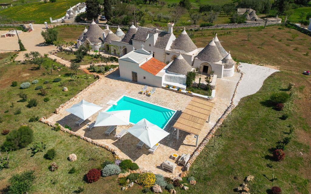 Villa Macchie: Activities, Balcony / Terrace / Patio, Building Exterior, Garden, Main Entrance, Pool, Spring, Wellness