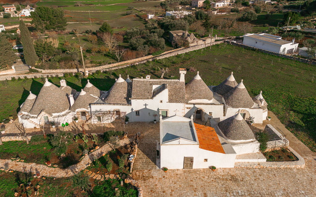 Villa Macchie: Activities, Balcony / Terrace / Patio, Building Exterior, Garden, Main Entrance, Pool, Spring, Wellness