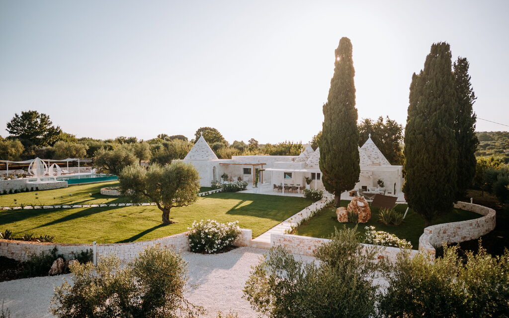 Villa Cisterna: Activities, Amenities, Balcony / Terrace / Patio, Bathroom, Building Exterior, Facilities, Garden, Pool, Spring, Summer