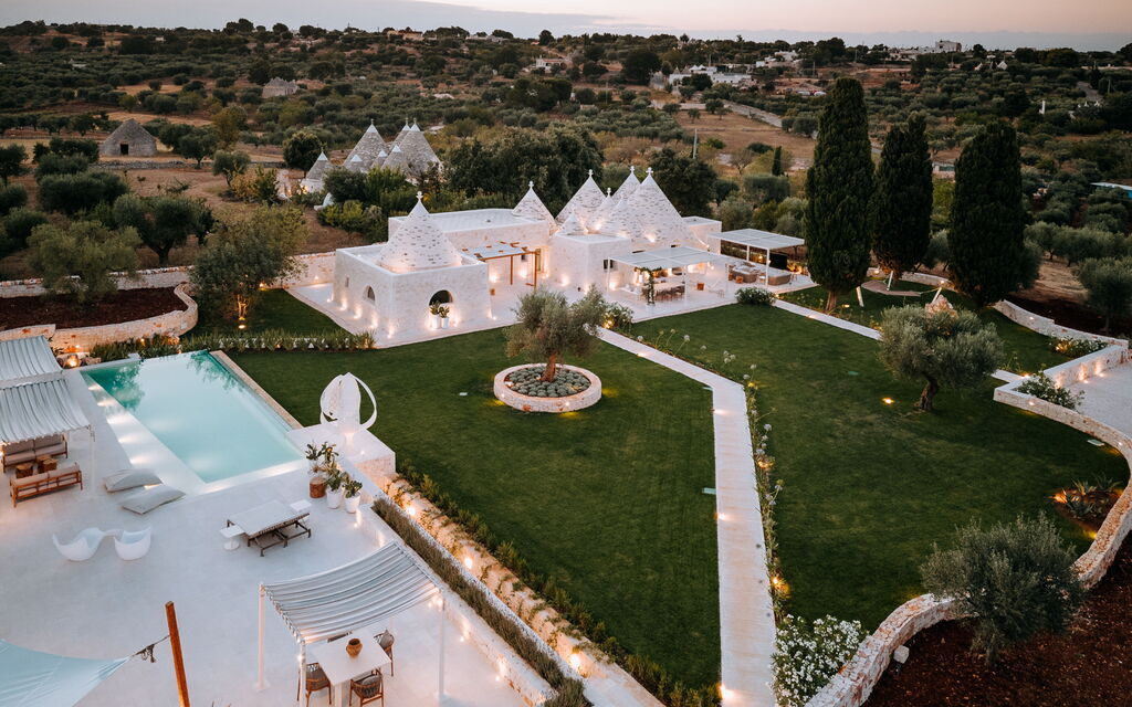 Villa Cisterna: Activities, Amenities, Balcony / Terrace / Patio, Bathroom, Building Exterior, Facilities, Garden, Pool, Spring, Summer