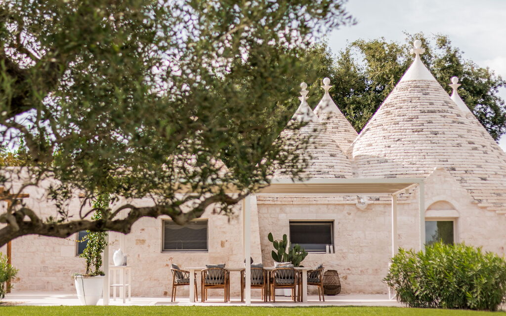 Villa Cisterna: Activities, Amenities, Balcony / Terrace / Patio, Bathroom, Building Exterior, Facilities, Garden, Pool, Spring, Summer