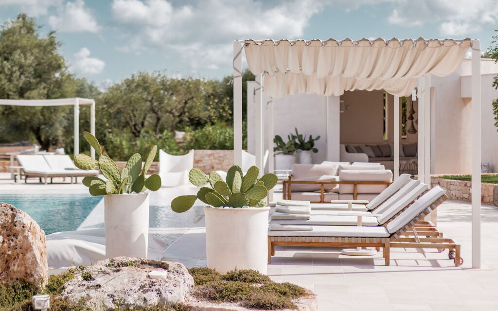 Villa Cisterna: Activities, Amenities, Balcony / Terrace / Patio, Bathroom, Building Exterior, Facilities, Garden, Pool, Spring, Summer