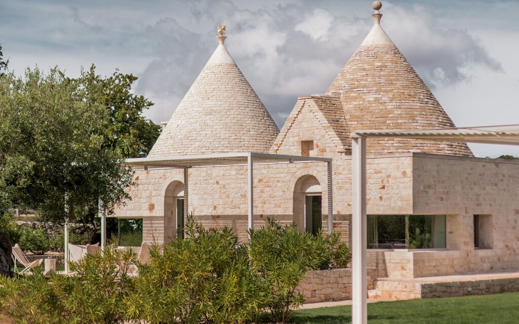 Villa Cisterna: Activities, Amenities, Balcony / Terrace / Patio, Bathroom, Building Exterior, Facilities, Garden, Pool, Spring, Summer