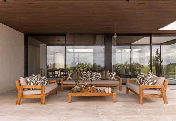 Villa Valeria: Activities, Building Exterior, Facilities, Main Entrance, Pool, Spring, Summer