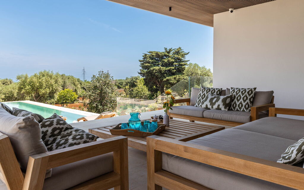Villa Valeria: Attività, Entrata Principale, Estate, Esterni, Piscina, Primavera, Servizi