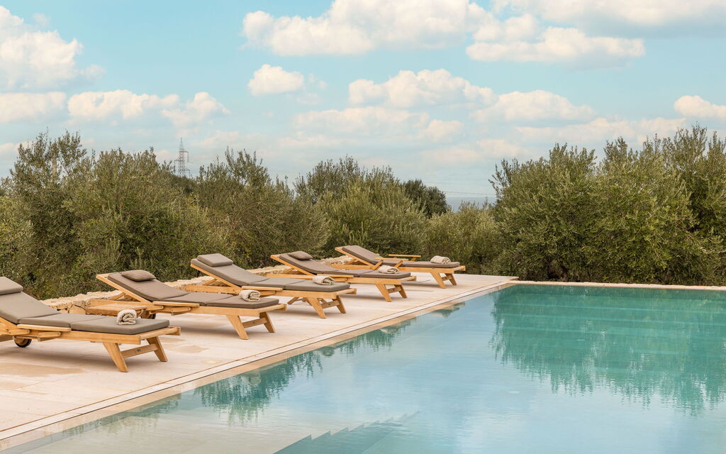 Villa Valeria: Attività, Entrata Principale, Estate, Esterni, Piscina, Primavera, Servizi