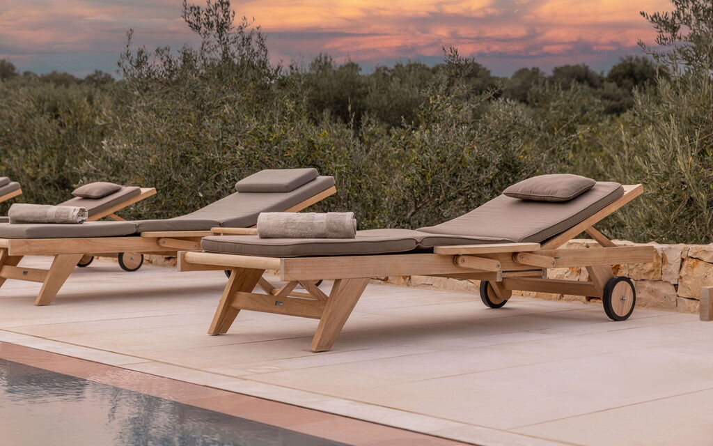 Villa Valeria: Attività, Entrata Principale, Estate, Esterni, Piscina, Primavera, Servizi