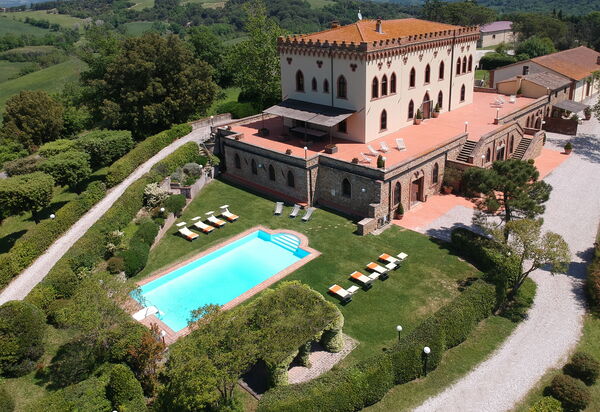 Castello Benedetti: Attività, Caratteristiche, Città, Estate, Esterni, Giardino, Piscina, Primavera, Soggiorno