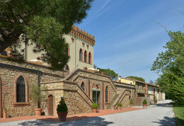 Castello Benedetti: Attività, Caratteristiche, Città, Estate, Esterni, Giardino, Piscina, Primavera, Soggiorno